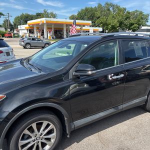 2018 Toyota RAV4 LIMITED photo 2