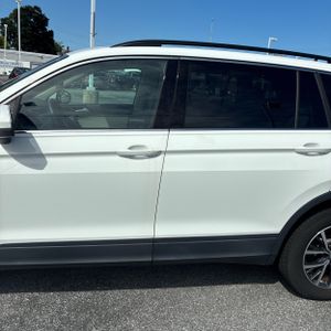 2019 Volkswagen TIGUAN SE 4MOTION — фото 4