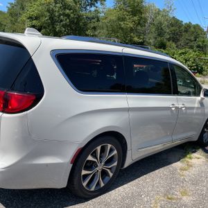صورة 9 لـ 2017 Chrysler PACIFICA LIMITED