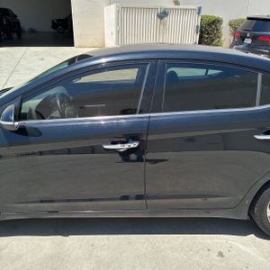 2017 Hyundai ELANTRA LIMITED — фото 4