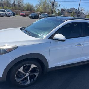 HYUNDAI TUCSON LIMITED - 2