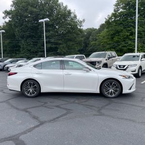 صورة 10 لـ 2024 Lexus ES 350 BASE