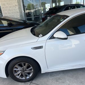2020 KIA OPTIMA LX — фото 2