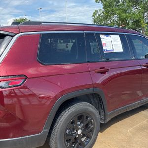 JEEP GRAND CHEROKEE L LIMITED - 9