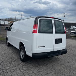 CHEVROLET EXPRESS 2500 - 5