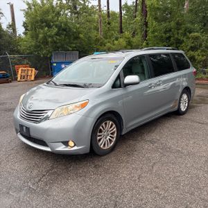 2015 Toyota SIENNA XLE 8-PASSENGER 照片 1