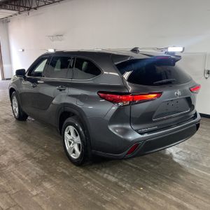 2021 Toyota HIGHLANDER LE photo 5