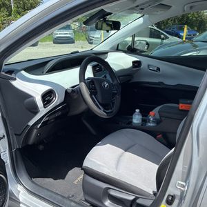 2021 Toyota PRIUS LE — миниатюра 30