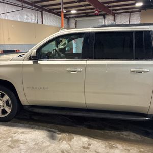 CHEVROLET SUBURBAN LS - 4