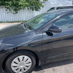 HYUNDAI ELANTRA SE - 2