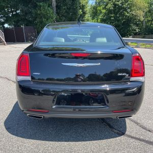 صورة 7 لـ 2019 Chrysler 300 S