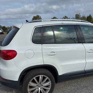VOLKSWAGEN TIGUAN S - 9
