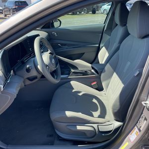 2021 Hyundai ELANTRA SEL — миниатюра 31