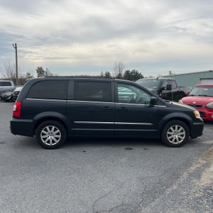 CHRYSLER TOWN AND COUNTRY TOURING - 10