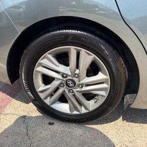 2019 Hyundai ELANTRA SEL — миниатюра 19