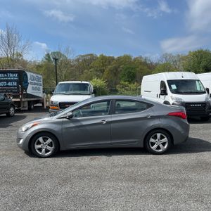 HYUNDAI ELANTRA GLS - 3