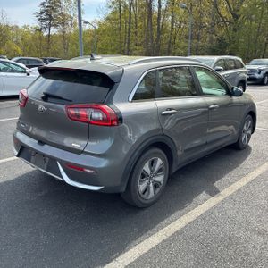 KIA NIRO LX - 8