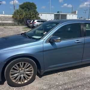 2011 Chrysler 200 LIMITED 照片 2