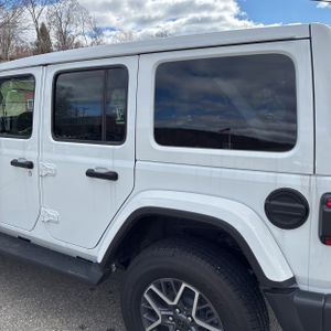 JEEP WRANGLER 4-DOOR SAHARA 4X4 - 6