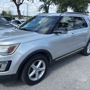 FORD EXPLORER XLT - 2