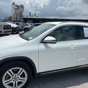 صورة 2 لـ 2021 Mercedes-BENZ GLA