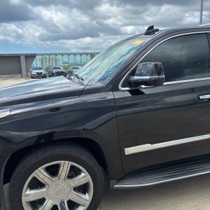 2017 Cadillac ESCALADE LUXURY 照片 2