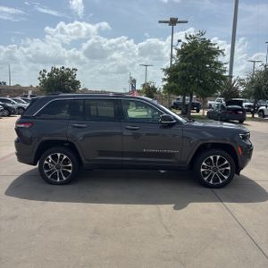 2023 JEEP GRAND CHEROKEE OVERLAND — фото 10