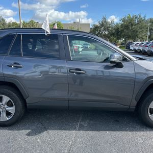 2024 Toyota RAV4 XLE — миниатюра 11