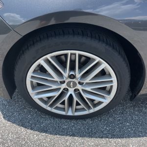 2020 Genesis G70 2.0T thumbnail 17