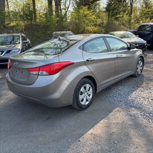 HYUNDAI ELANTRA GLS - 8