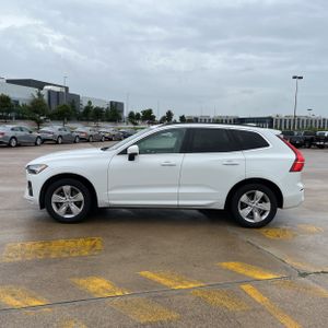 2022 Volvo XC60 B5 MOMENTUM 照片 3