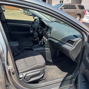 2019 Hyundai ELANTRA SEL — миниатюра 33
