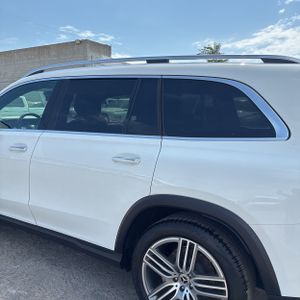 2025 Mercedes-BENZ GLS photo 6