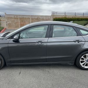FORD FUSION SE - 4