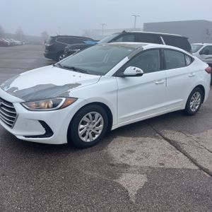 HYUNDAI ELANTRA SE - 2