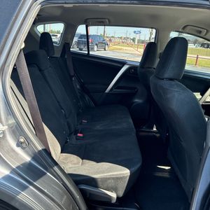 صورة 35 لـ 2018 Toyota RAV4 LE