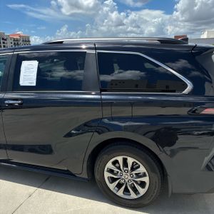 2025 Toyota SIENNA XLE 8-PASSENGER 照片 6