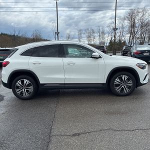 MERCEDES-BENZ GLA - 10