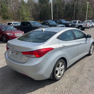 HYUNDAI ELANTRA GLS - 7