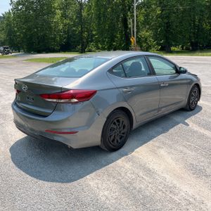 2018 Hyundai ELANTRA SE photo 8