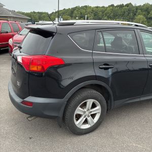 2013 Toyota RAV4 XLE photo 9