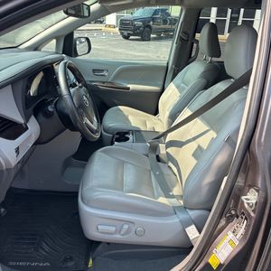 2020 Toyota SIENNA XLE 8-PASSENGER thumbnail 32