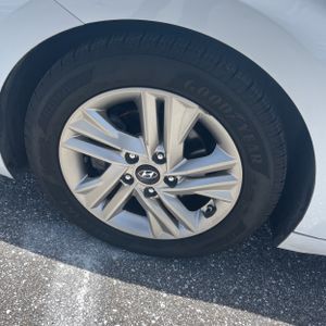 2019 Hyundai ELANTRA SE — миниатюра 17