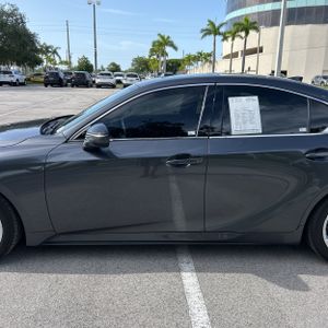 2025 Lexus IS 300 BASE — фото 4
