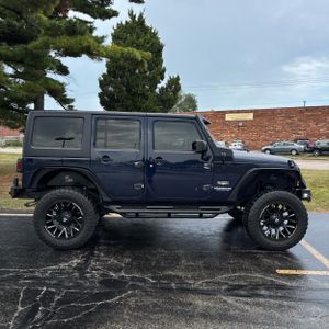 صورة 10 لـ 2013 JEEP WRANGLER UNLIMITED SAHARA