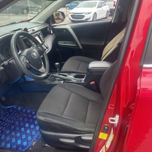 2017 Toyota RAV4 LE — миниатюра 32