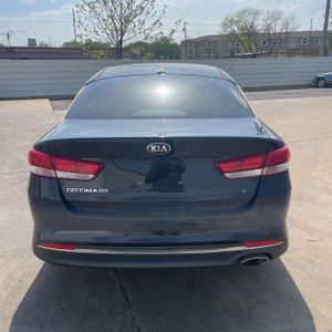 KIA OPTIMA LX - 7