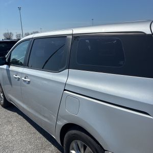 KIA SEDONA L - 6