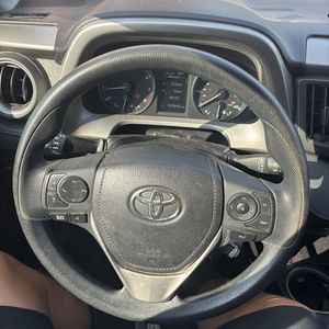 صورة 60 لـ 2017 Toyota RAV4 LE