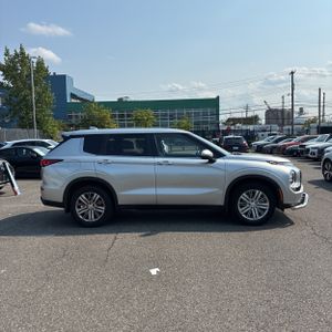 2023 Mitsubishi OUTLANDER ES 照片 10